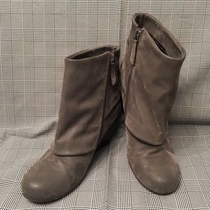Blowfish Ankle Boots Size 9 Color Gray